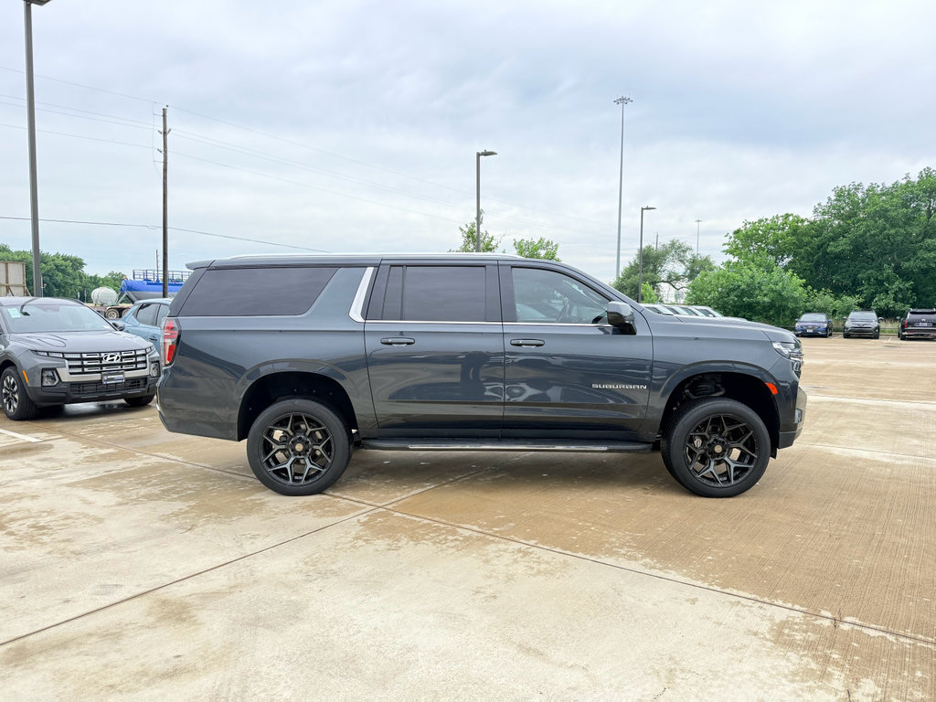 Used 2022 Chevrolet Suburban LT RWD image 6