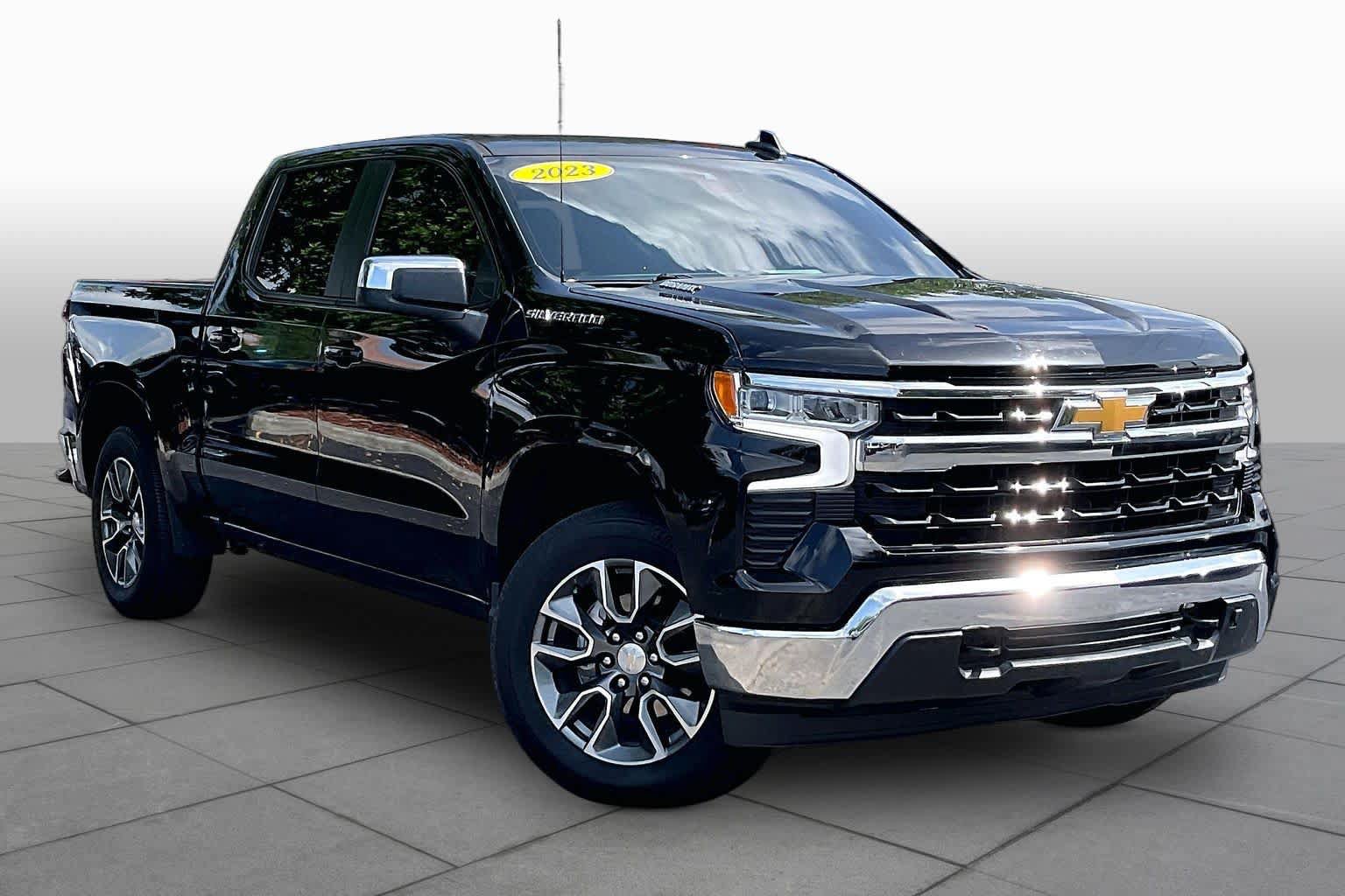 Used 2023 Chevrolet Silverado 1500 LT AWD/4WD image 3