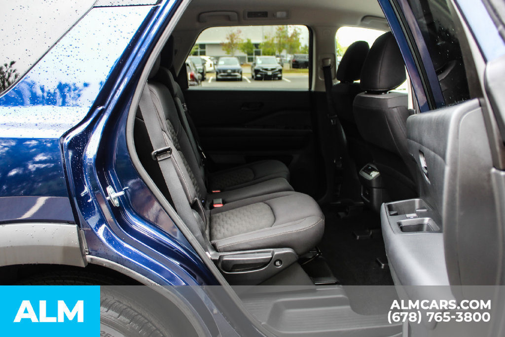 Used 2025 Nissan Pathfinder SV FWD image 21