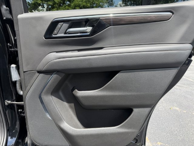 Used 2025 Chevrolet Tahoe LT AWD/4WD image 28
