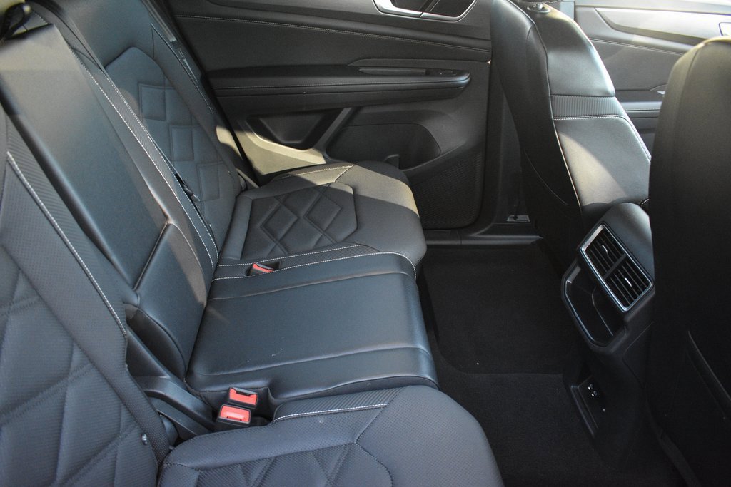 Used 2024 Volkswagen Atlas Cross Sport SE image 30