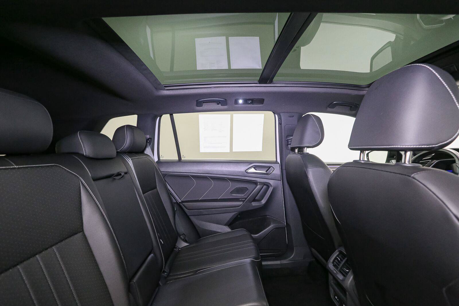 Certified 2024 Volkswagen Tiguan SE R-Line AWD/4WD image 28