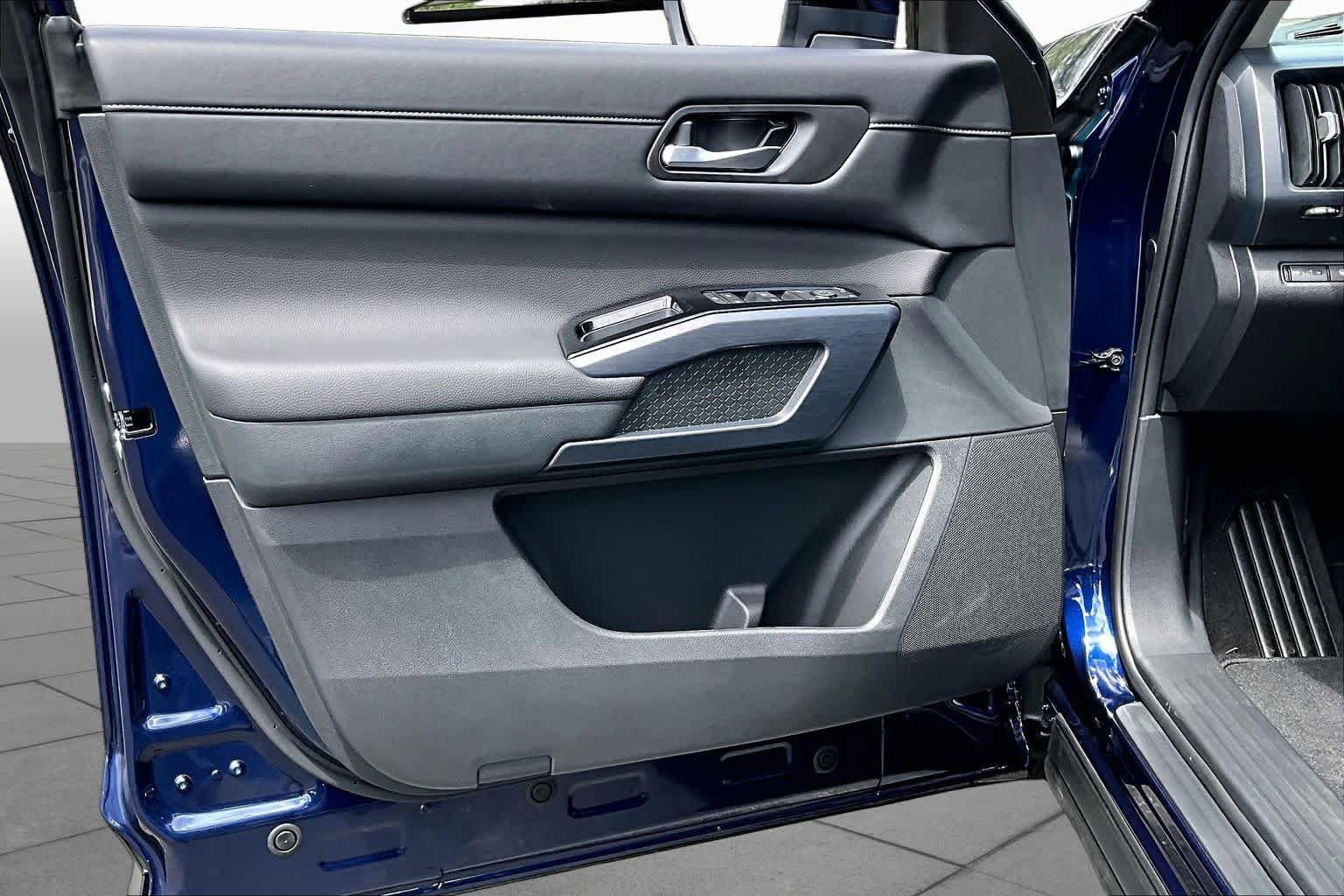 New 2026 Nissan Pathfinder SL FWD image 10