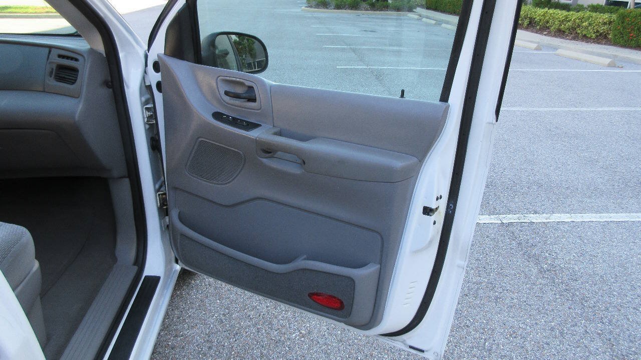 Used 2002 Ford Windstar LX FWD image 26