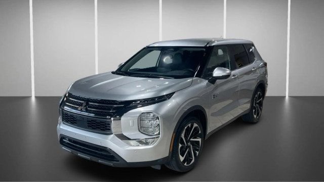 Used 2024 Mitsubishi Outlander SE AWD/4WD image 14