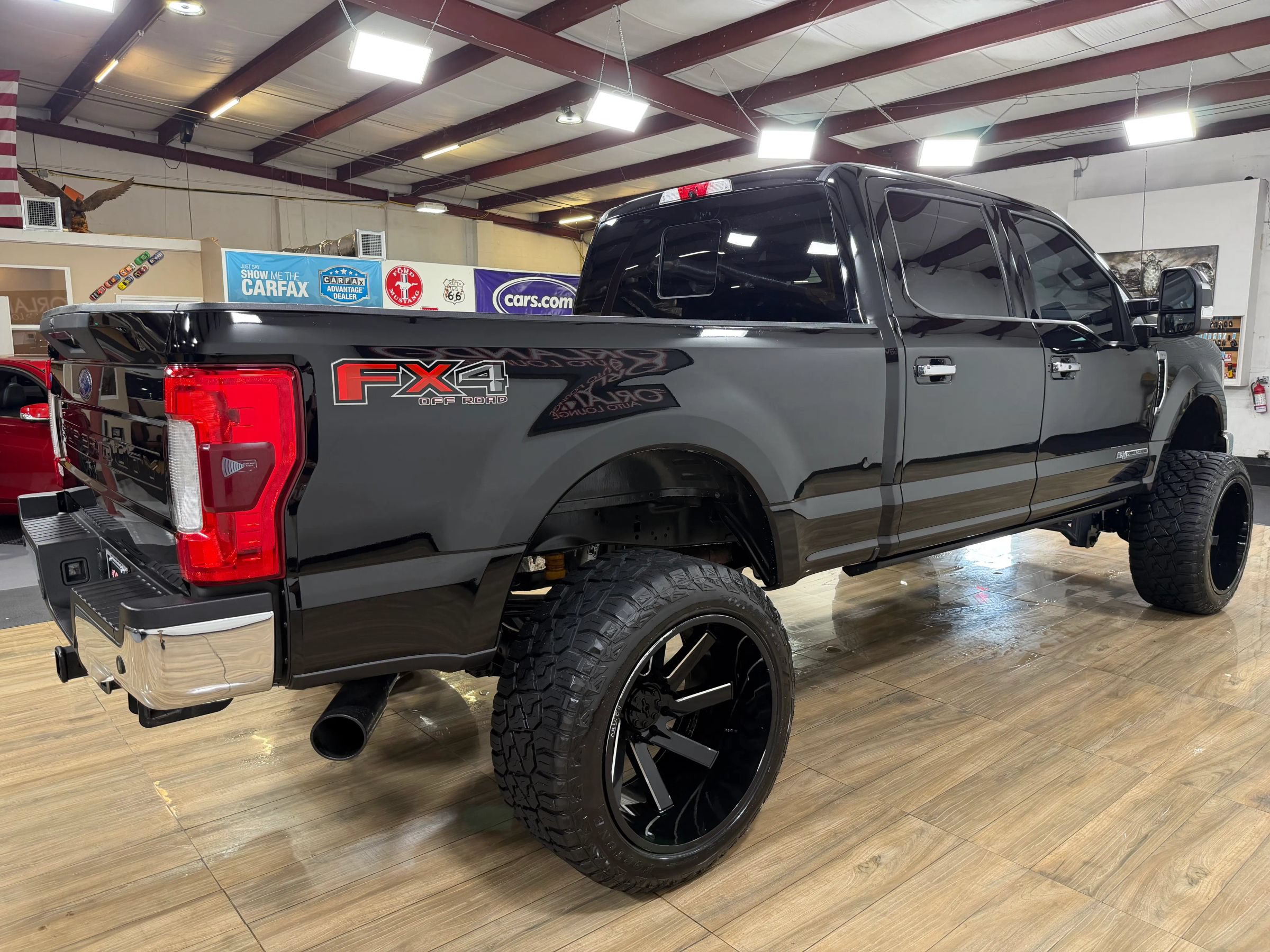 Used 2017 Ford F250 Lariat w/ Lariat Ultimate Package AWD/4WD image 4
