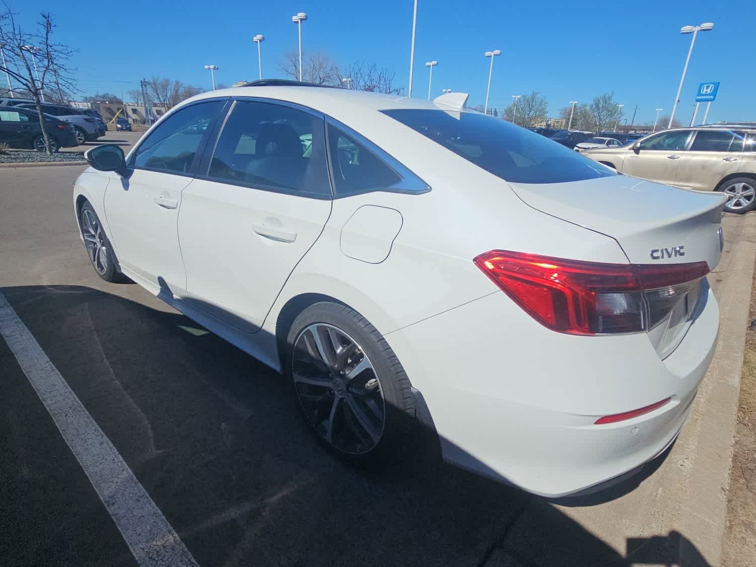 Used 2023 Honda Civic Touring image 4