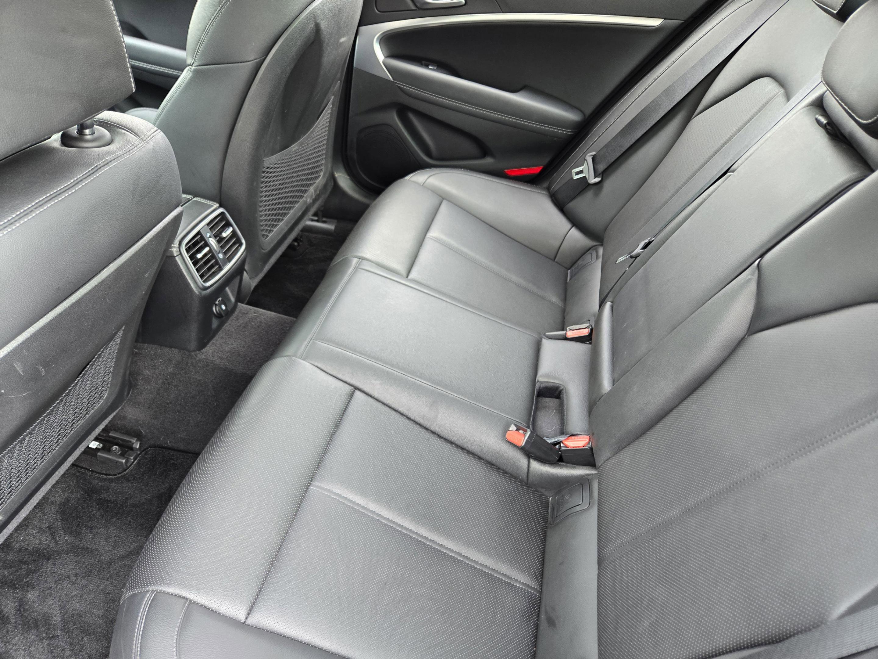 Used 2022 Genesis G70 2.0T image 32