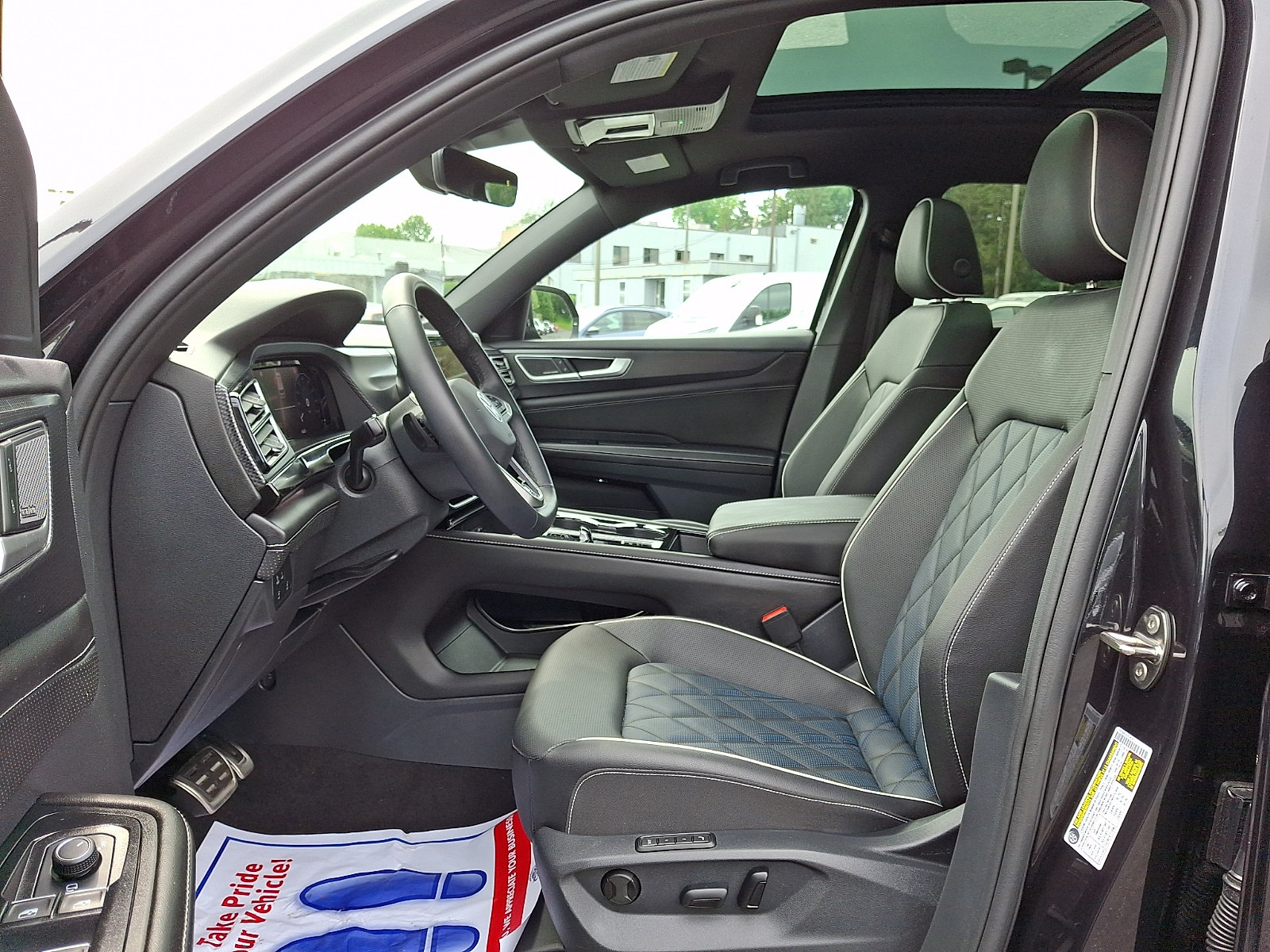 Used 2025 Volkswagen Atlas Cross Sport SEL Premium R-Line AWD/4WD image 15