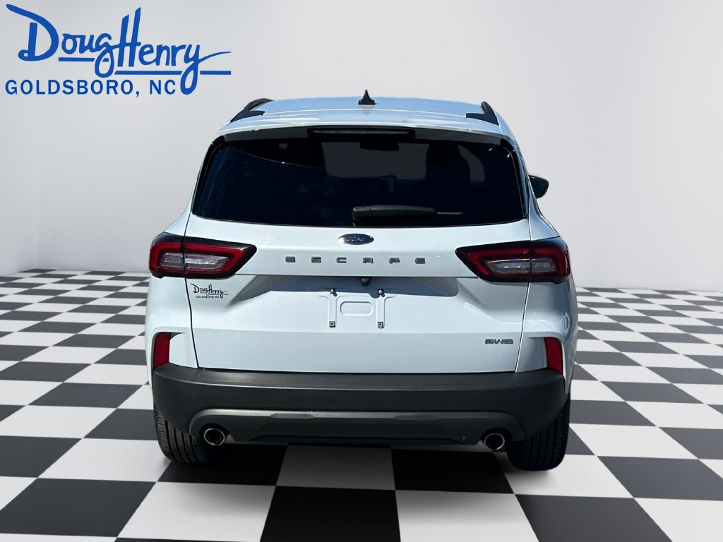 Used 2025 Ford Escape ST-Line Select AWD/4WD image 4