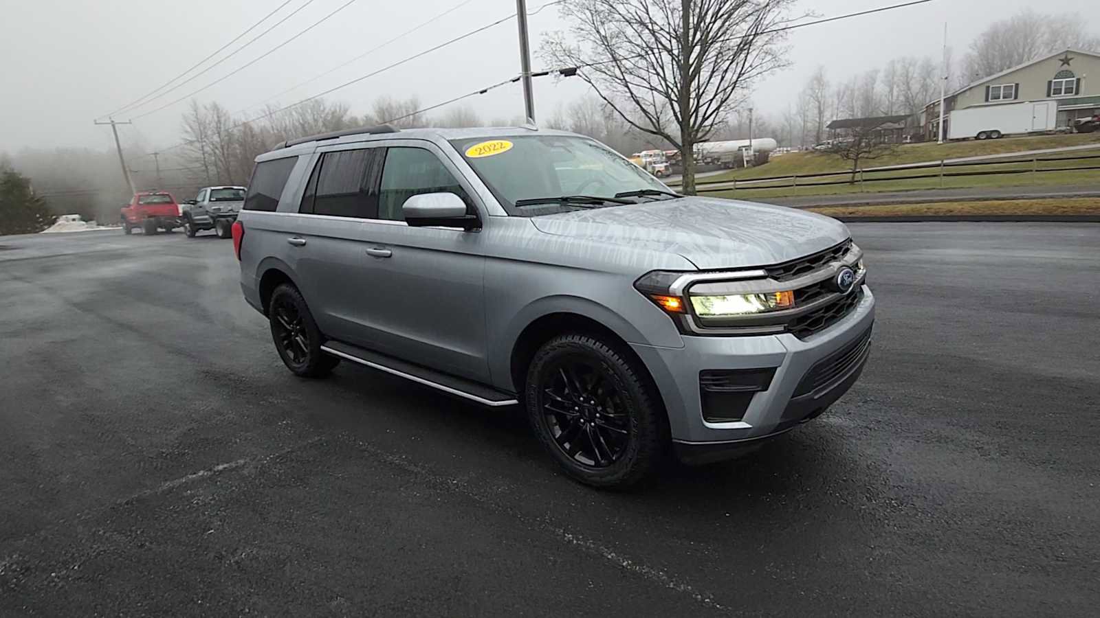 Used 2022 Ford Expedition XLT image 2