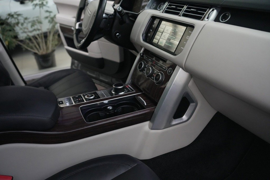 Used 2015 Land Rover Range Rover Supercharged image 35