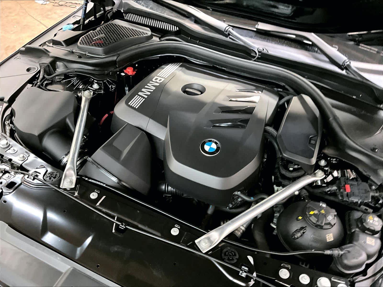 Used 2025 BMW 530i w/ Premium Package RWD image 34