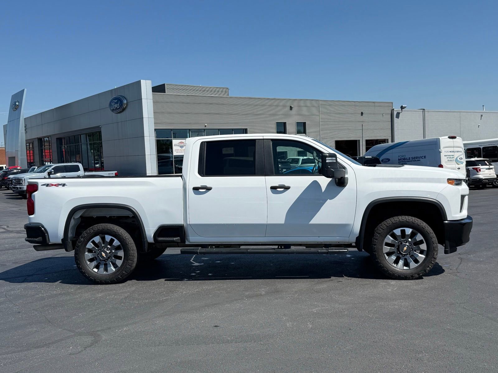 Used 2022 Chevrolet Silverado 2500 Custom w/ Custom Value Package AWD/4WD image 3