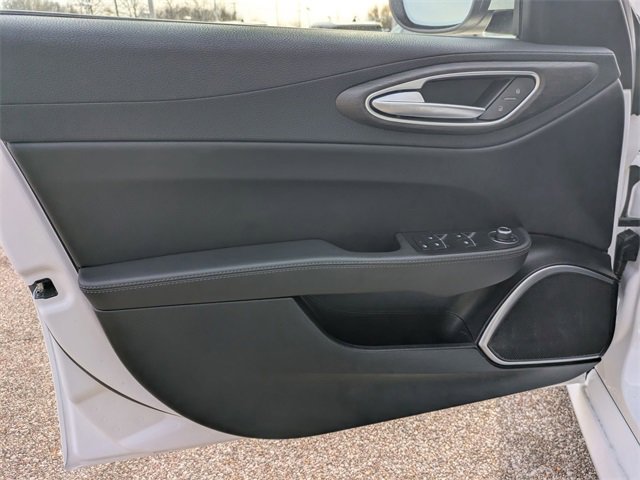 Certified 2022 Alfa Romeo Giulia Ti image 22