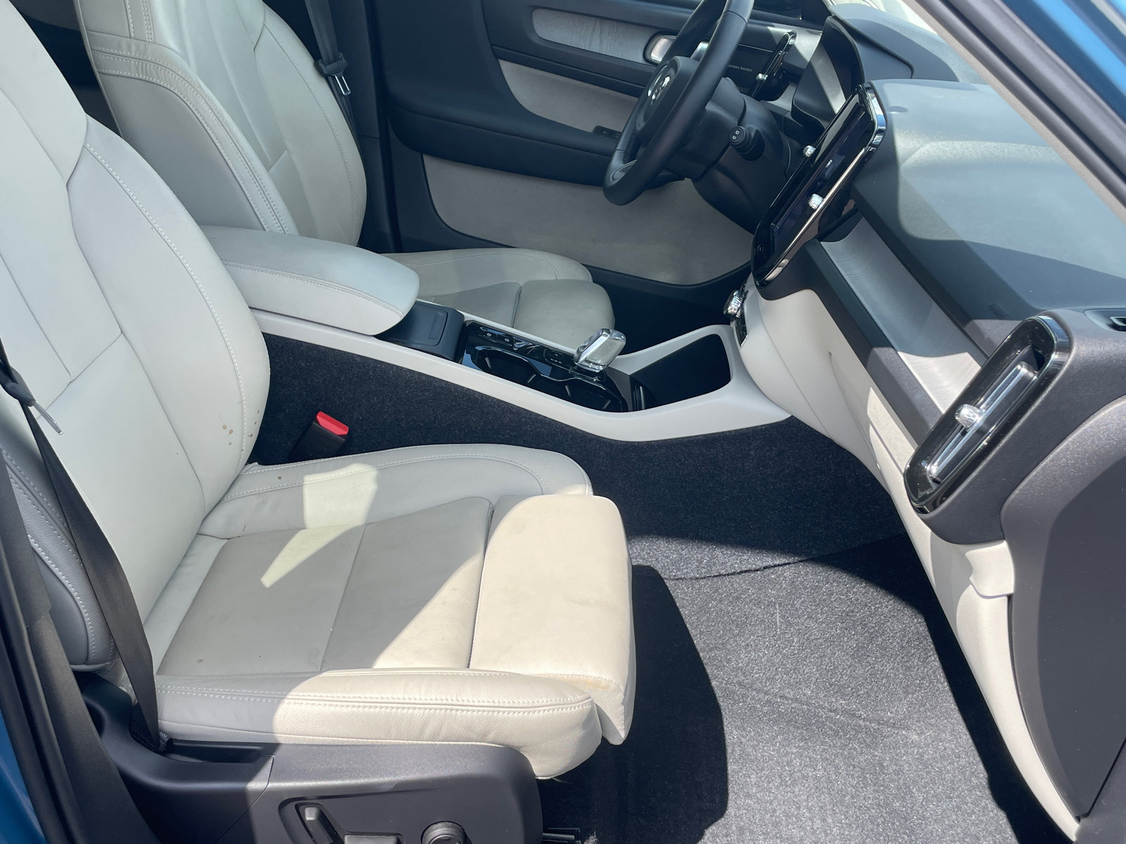 Used 2023 Volvo XC40 B5 Ultimate w/ Protection Package Premier AWD/4WD image 11