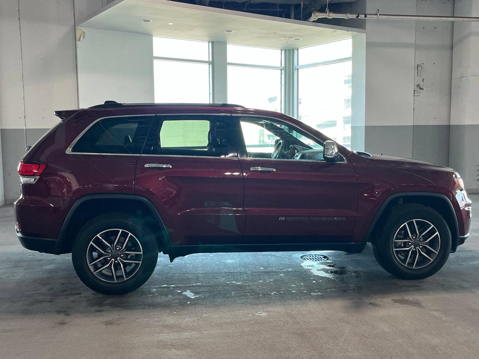 Used 2022 Jeep Grand Cherokee Limited AWD/4WD image 12