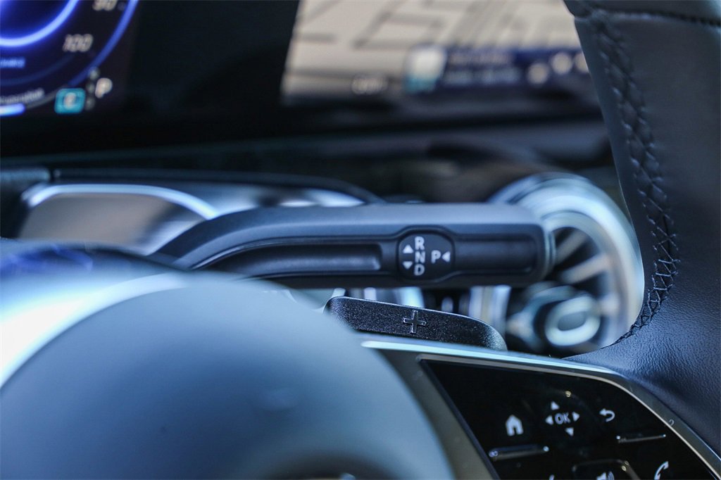 Used 2024 Mercedes-Benz EQB 300 4MATIC image 24