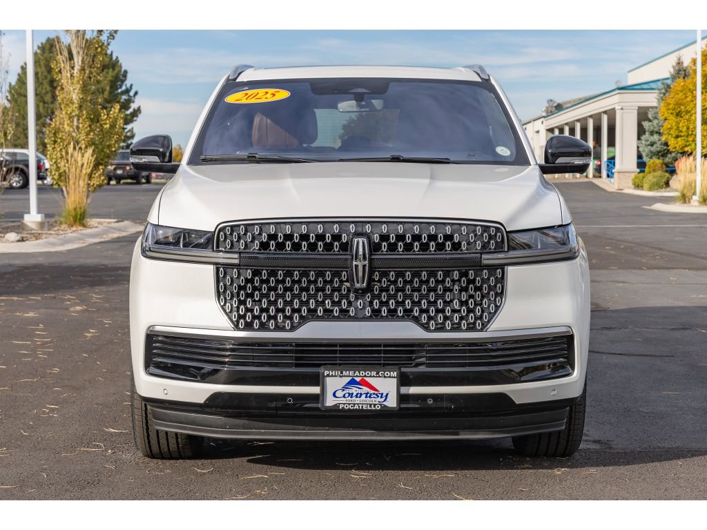 Used 2025 Lincoln Navigator L Reserve image 8
