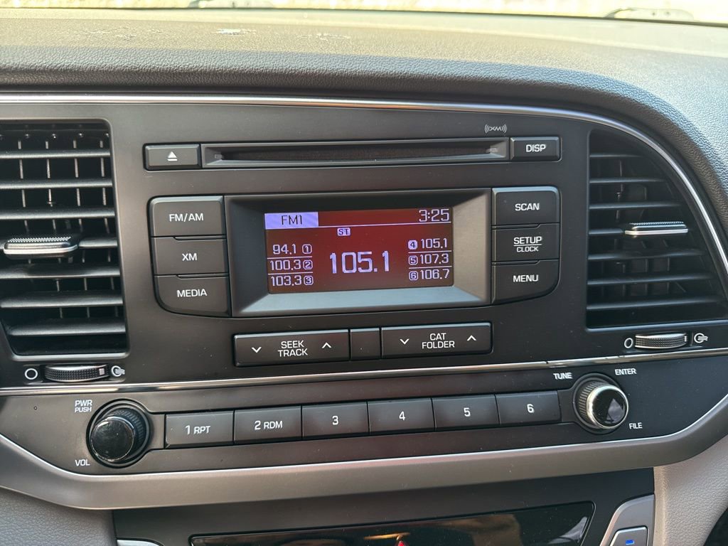 Used 2017 Hyundai Elantra SE image 19