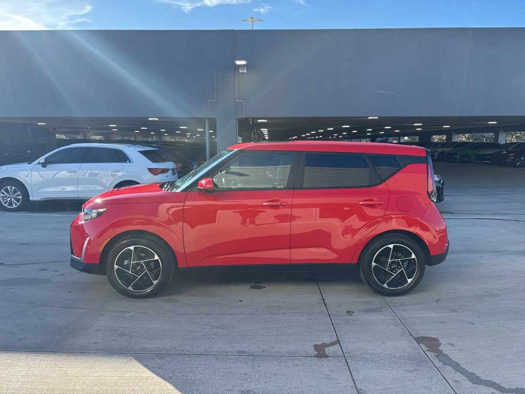 Used 2025 Kia Soul EX image 9