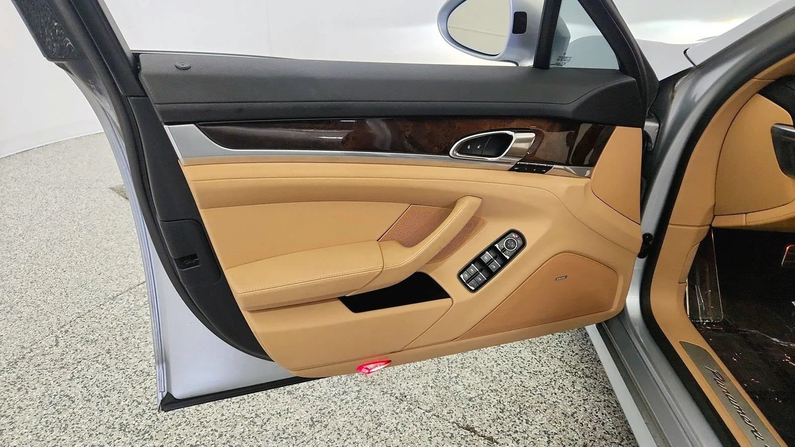 Used 2015 Porsche Panamera 4 AWD/4WD image 25