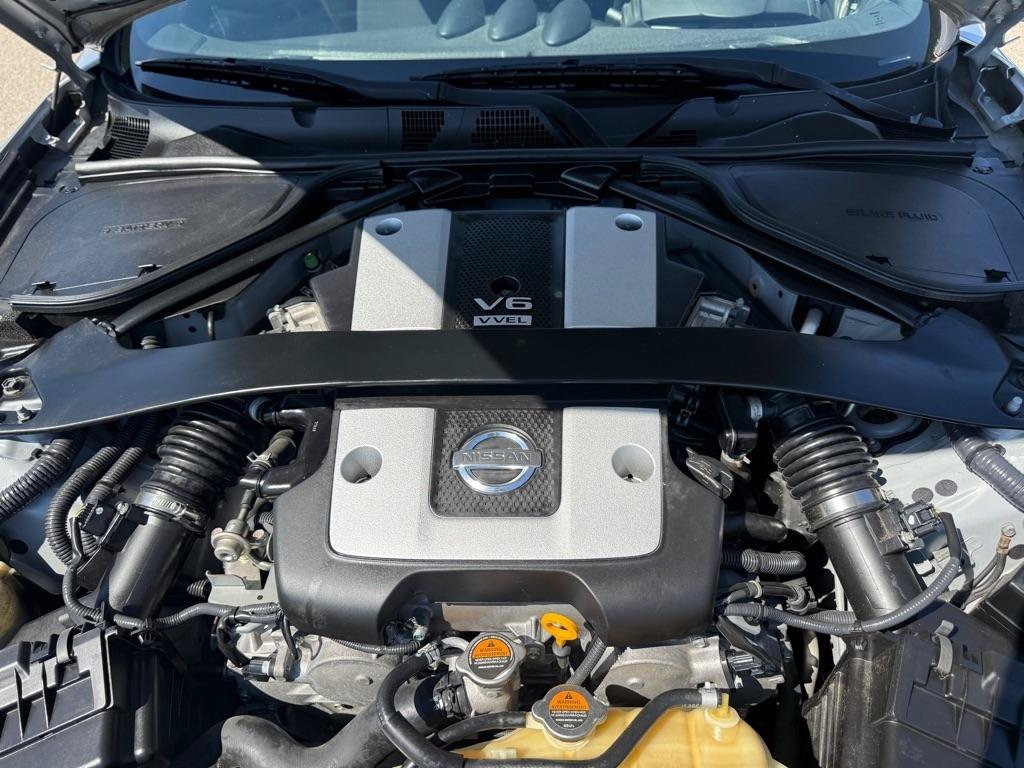 Used 2015 Nissan 370Z Coupe RWD image 19