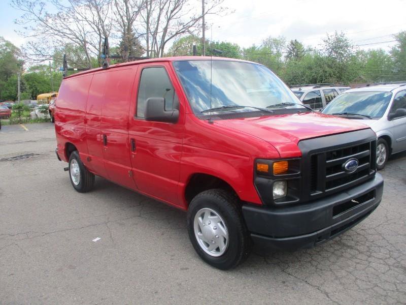 Used 2011 Ford E-150 and Econoline 150 w/ Commercial Cargo Van Pkg RWD image 1
