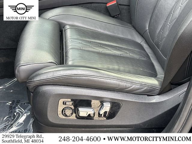 Used 2022 BMW X7 M50i w/ Executive Package image 22