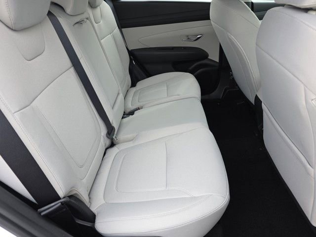 Certified 2025 Hyundai Tucson SE image 24