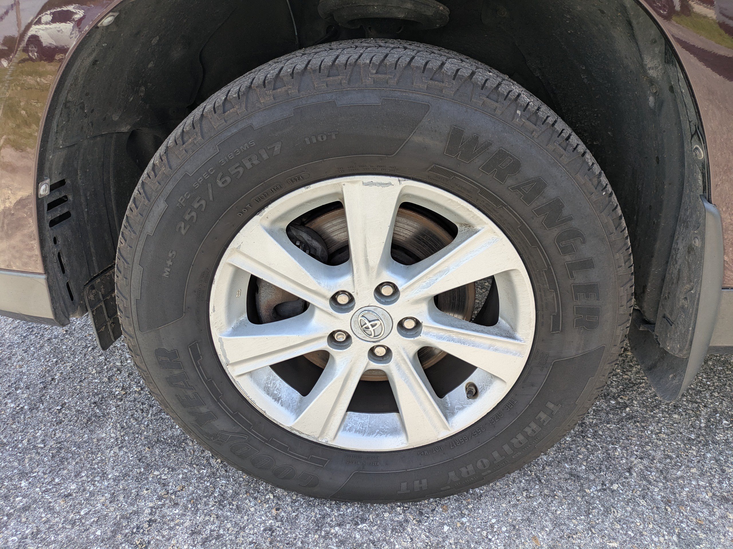 Used 2012 Toyota Highlander FWD w/ Cold Weather Pkg image 11