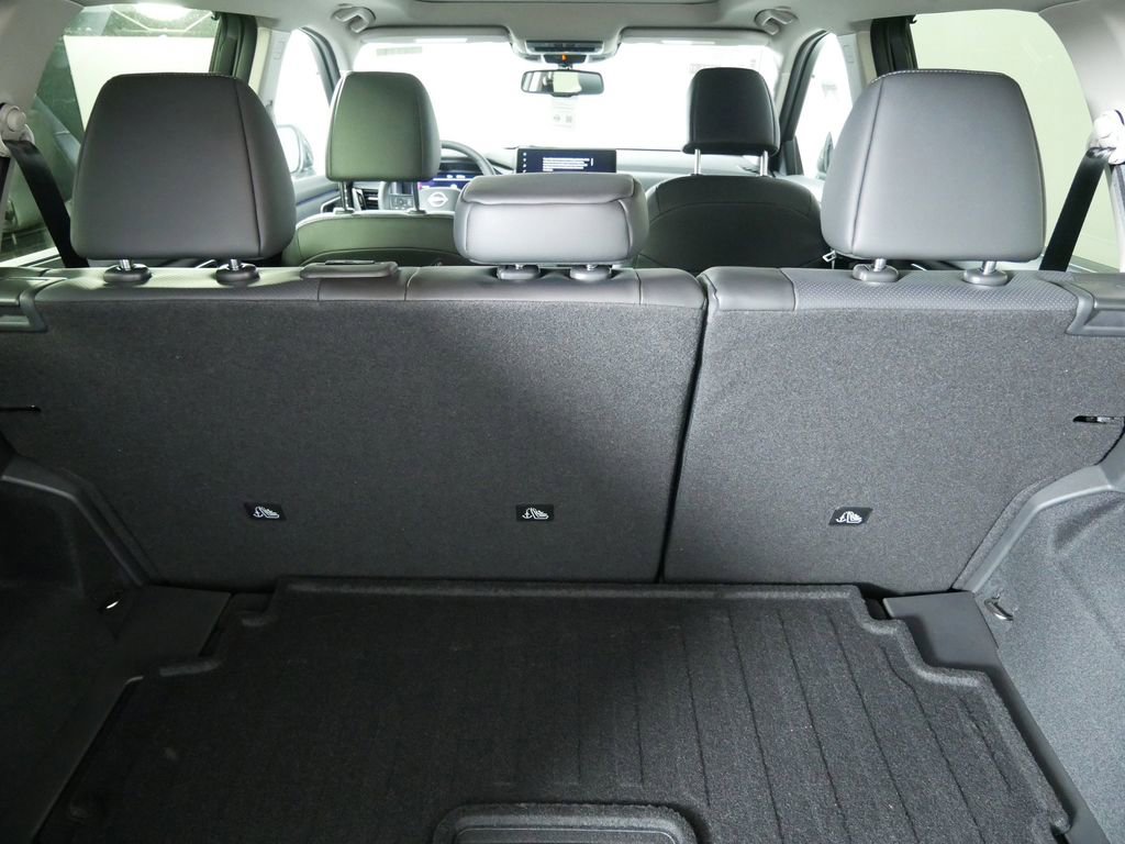 Used 2025 Nissan Rogue Platinum w/ Platinum Premium Package image 17