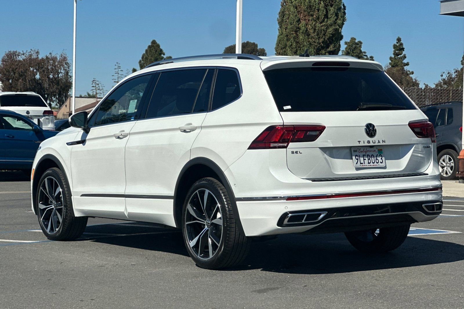 Certified 2024 Volkswagen Tiguan SEL R-Line image 6