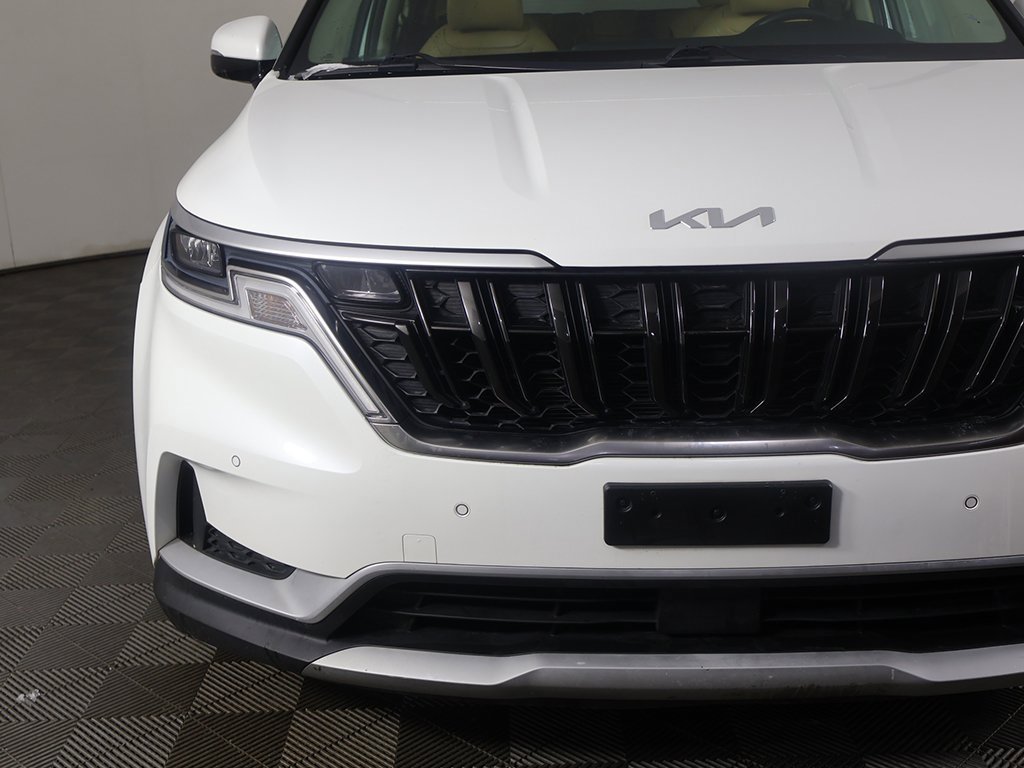 Used 2023 Kia Carnival EX image 13