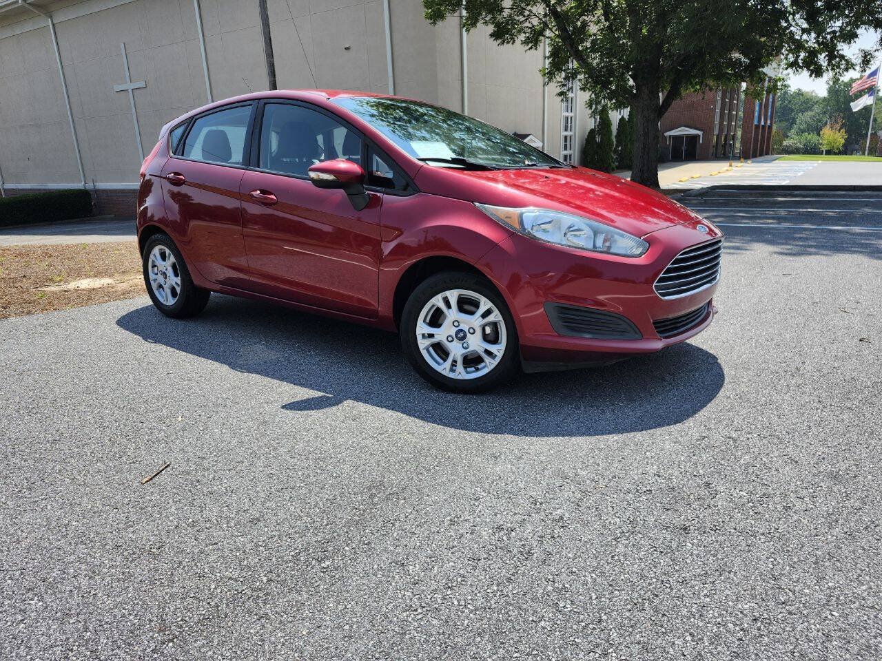 Used 2014 Ford Fiesta SE w/ Comfort Package FWD image 1