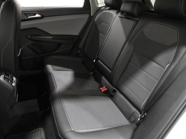 Used 2023 Volkswagen Taos SE image 18