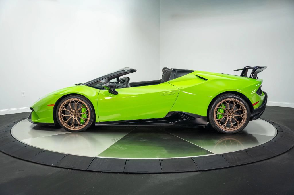 Used 2019 Lamborghini Huracan Performante AWD/4WD image 7