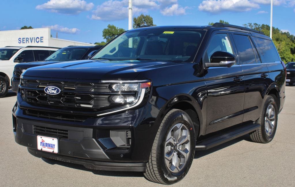 New 2027 Ford Expedition Active RWD image 2