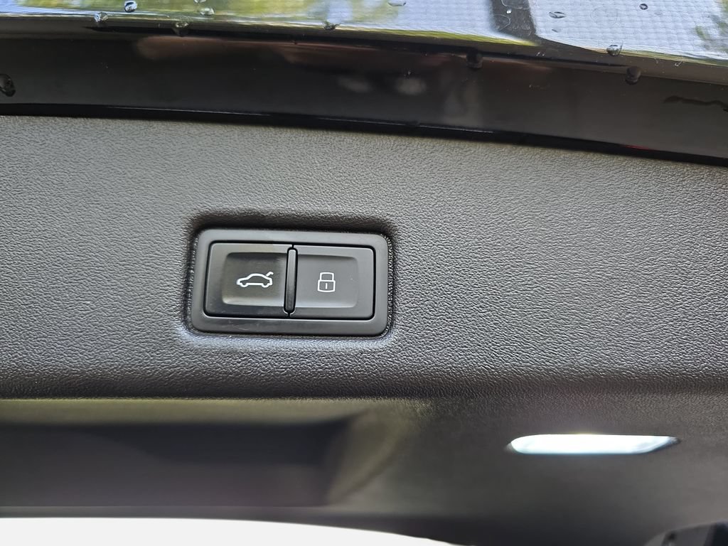 Used 2025 Audi Q5 Prestige AWD/4WD image 16