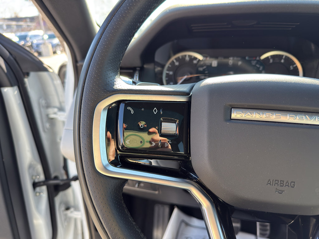 Used 2022 Land Rover Range Rover Evoque R-Dynamic SE image 16