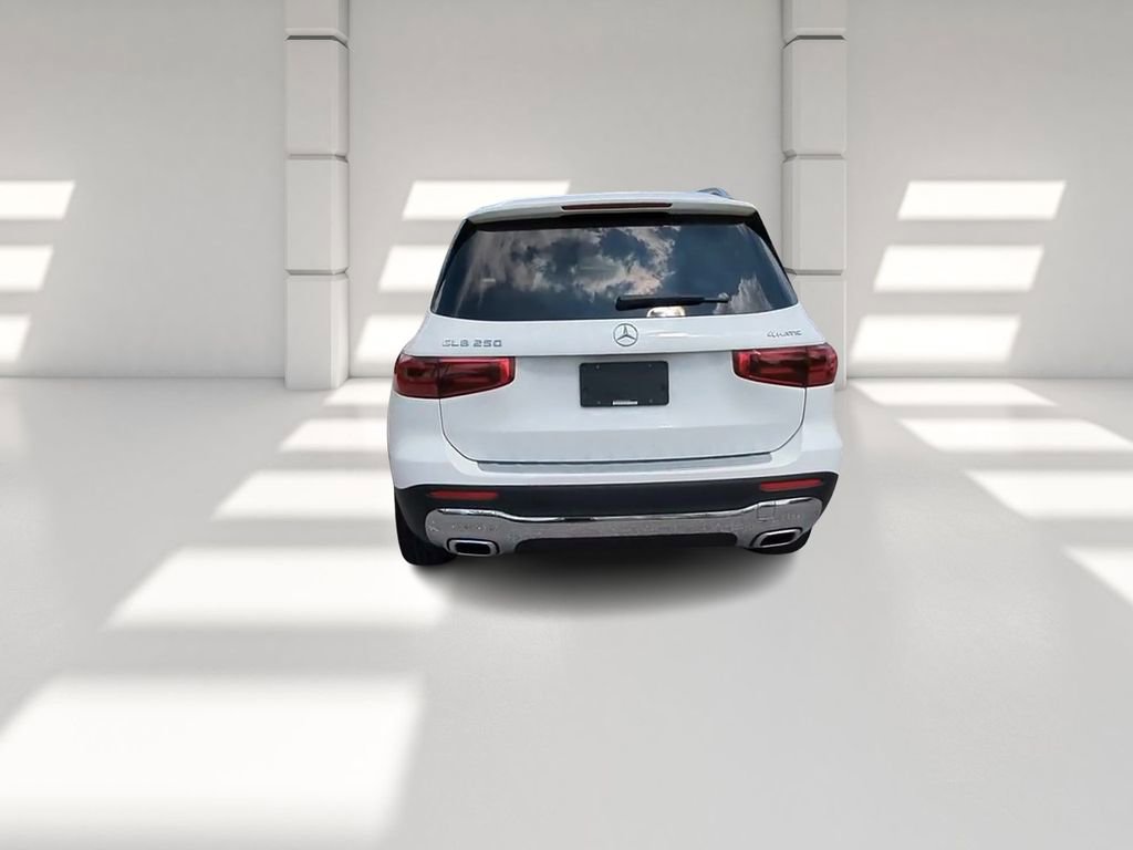 Used 2025 Mercedes-Benz GLB 250 4MATIC image 7