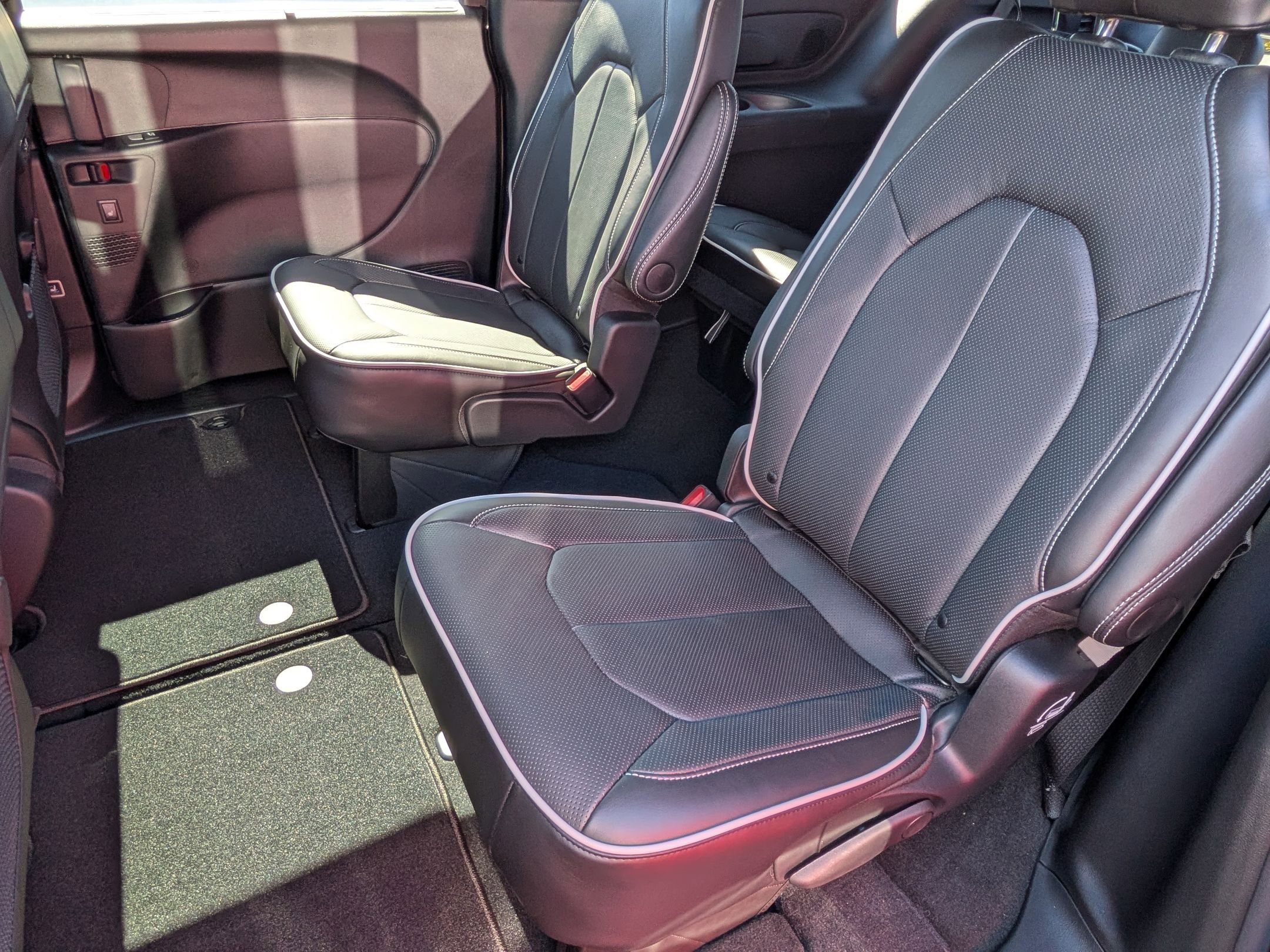 New 2026 Chrysler Pacifica Limited w/ Trailer Tow Group image 30