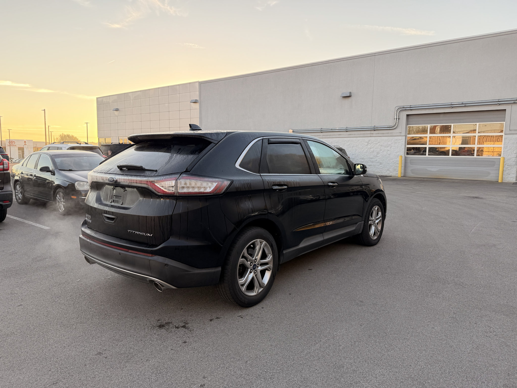 Used 2018 Ford Edge Titanium FWD image 4