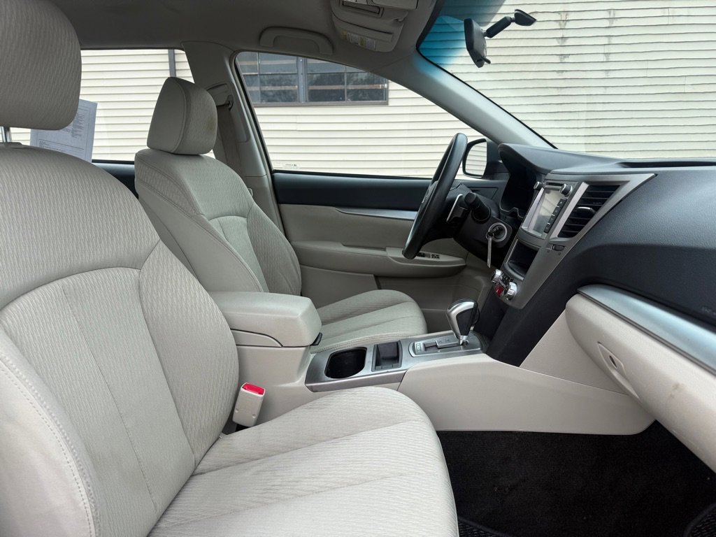 Used 2011 Subaru Outback 2.5i image 9