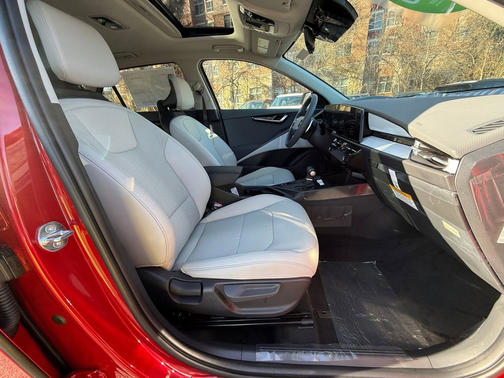New 2025 Kia Niro EX Touring image 23