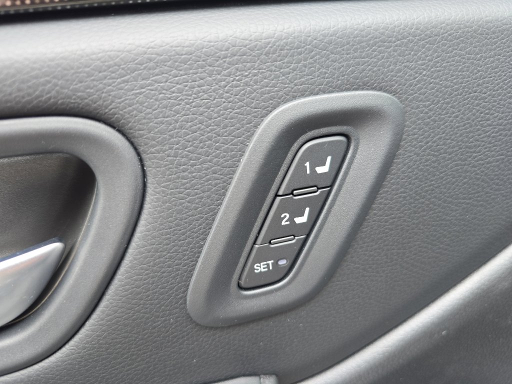 Used 2025 Honda Pilot Black Edition image 37