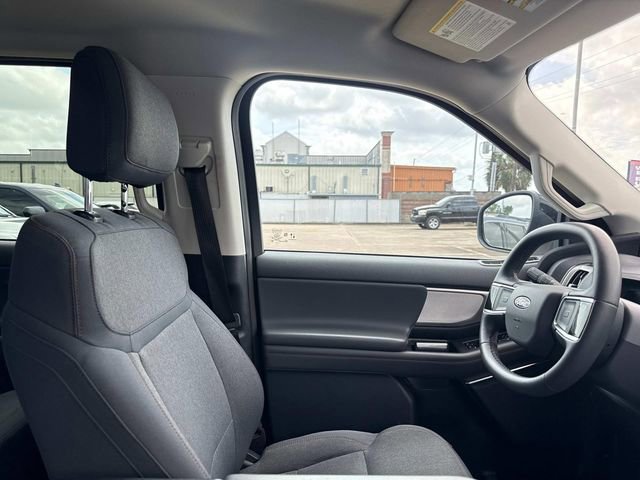 Used 2025 Ford Expedition Active RWD image 15