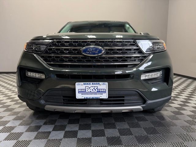 Used 2022 Ford Explorer XLT w/ Equipment Group 202A AWD/4WD image 3