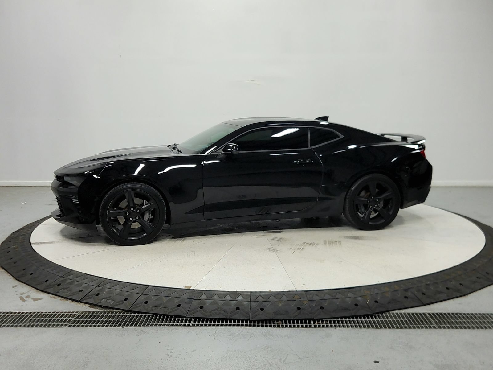 Used 2016 Chevrolet Camaro SS RWD image 5