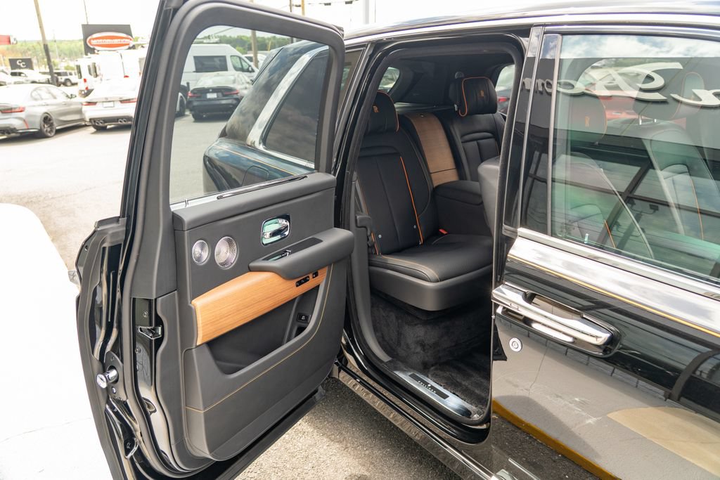 Used 2025 Rolls-Royce Cullinan AWD/4WD image 24